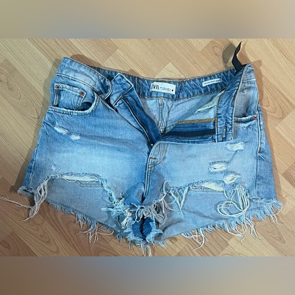 Zara High Waisted Shorts - Picture 1 of 3